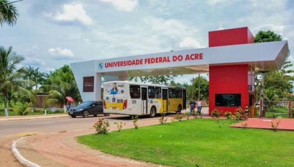 Leo de Brito destina R$ 13,5 mi para UFAC e auxilia instituição na retomada de atividades presenciais